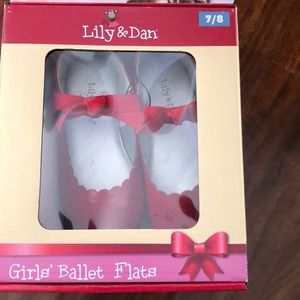 Lily and Dan red shoes size 7/8